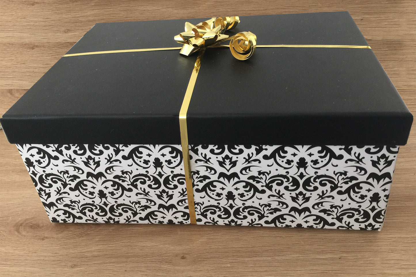 YES, Gift Box, please.